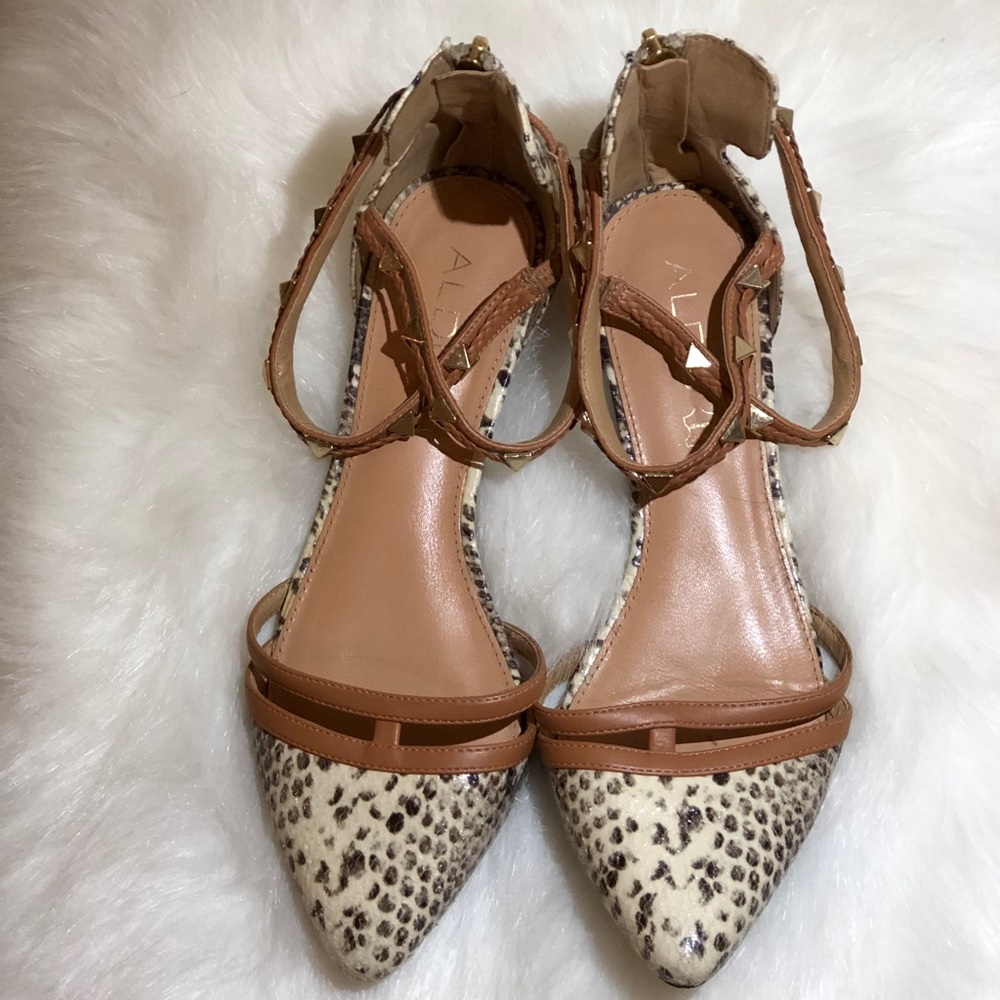 Aldo Flat/Sandals (size 7)